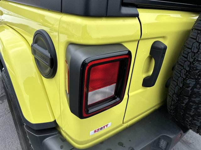 Used 2023 Jeep Wrangler Unlimited Sahara w/ Cold Weather Group AWD/4WD image 15