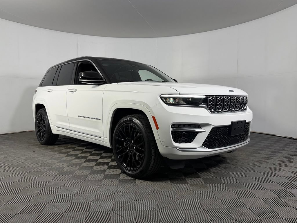 Certified 2023 Jeep Grand Cherokee Summit w/ Luxury Tech Group V AWD/4WD image 4