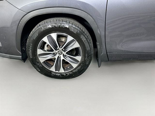 Used 2020 Toyota Highlander XLE AWD/4WD image 38