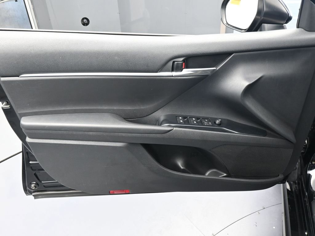 Used 2020 Toyota Camry SE image 13