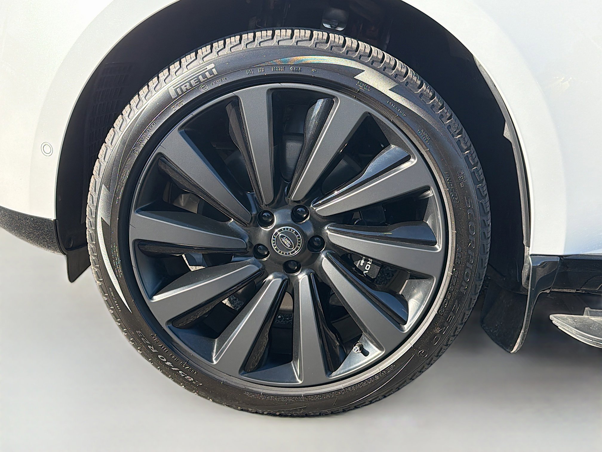 Used 2023 Land Rover Range Rover SV image 9