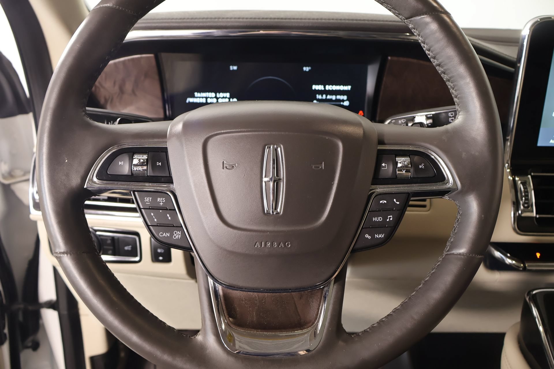 Used 2020 Lincoln Navigator Reserve w/ Equipment Group 208A Reserve AWD/4WD image 3