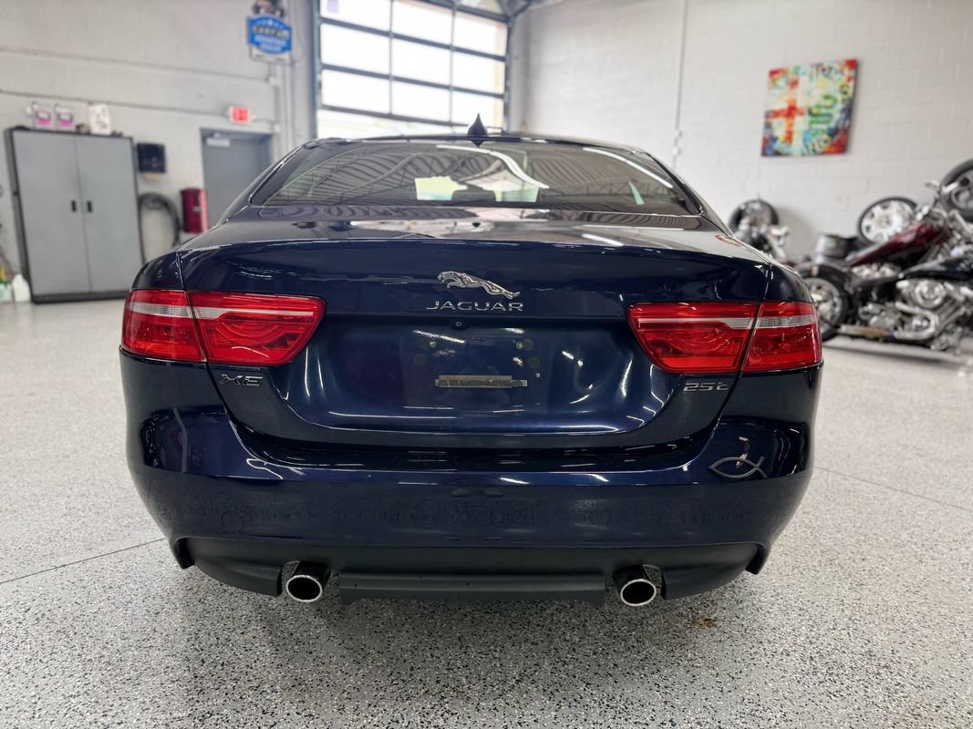 Used 2017 Jaguar XE Premium RWD image 4