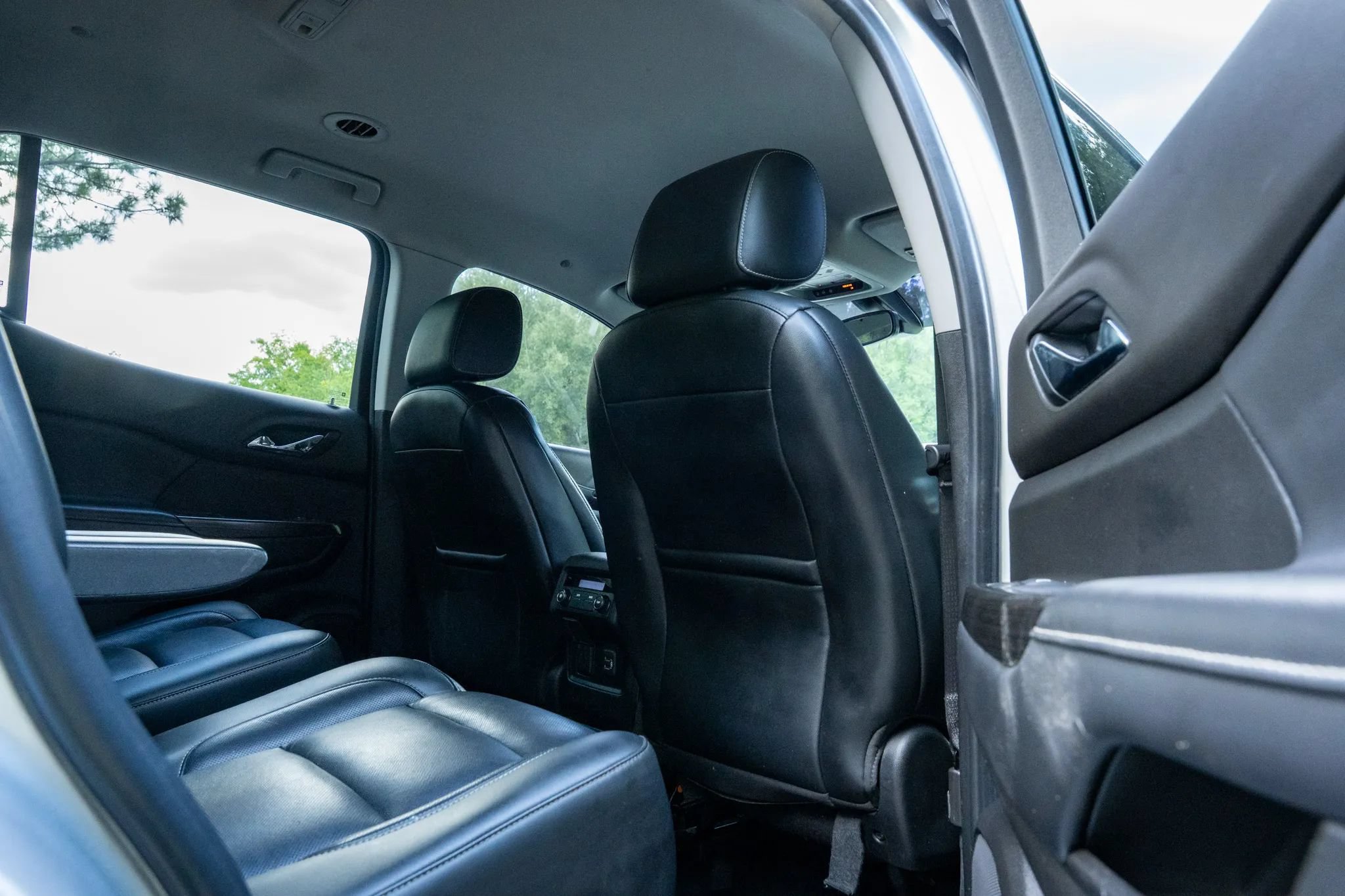Used 2019 GMC Acadia SLT AWD/4WD image 16