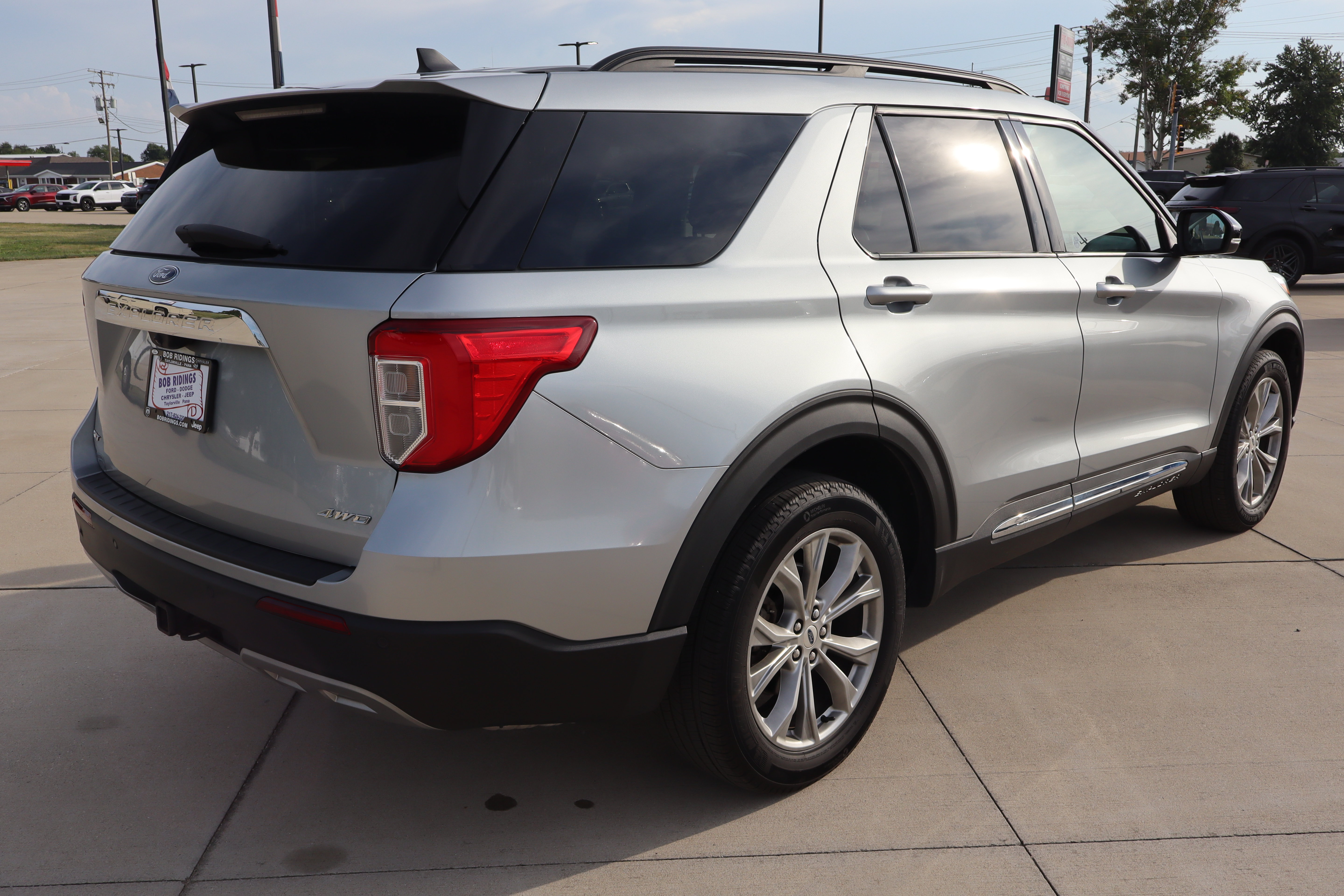 Used 2024 Ford Explorer XLT w/ Equipment Group 202A AWD/4WD image 6