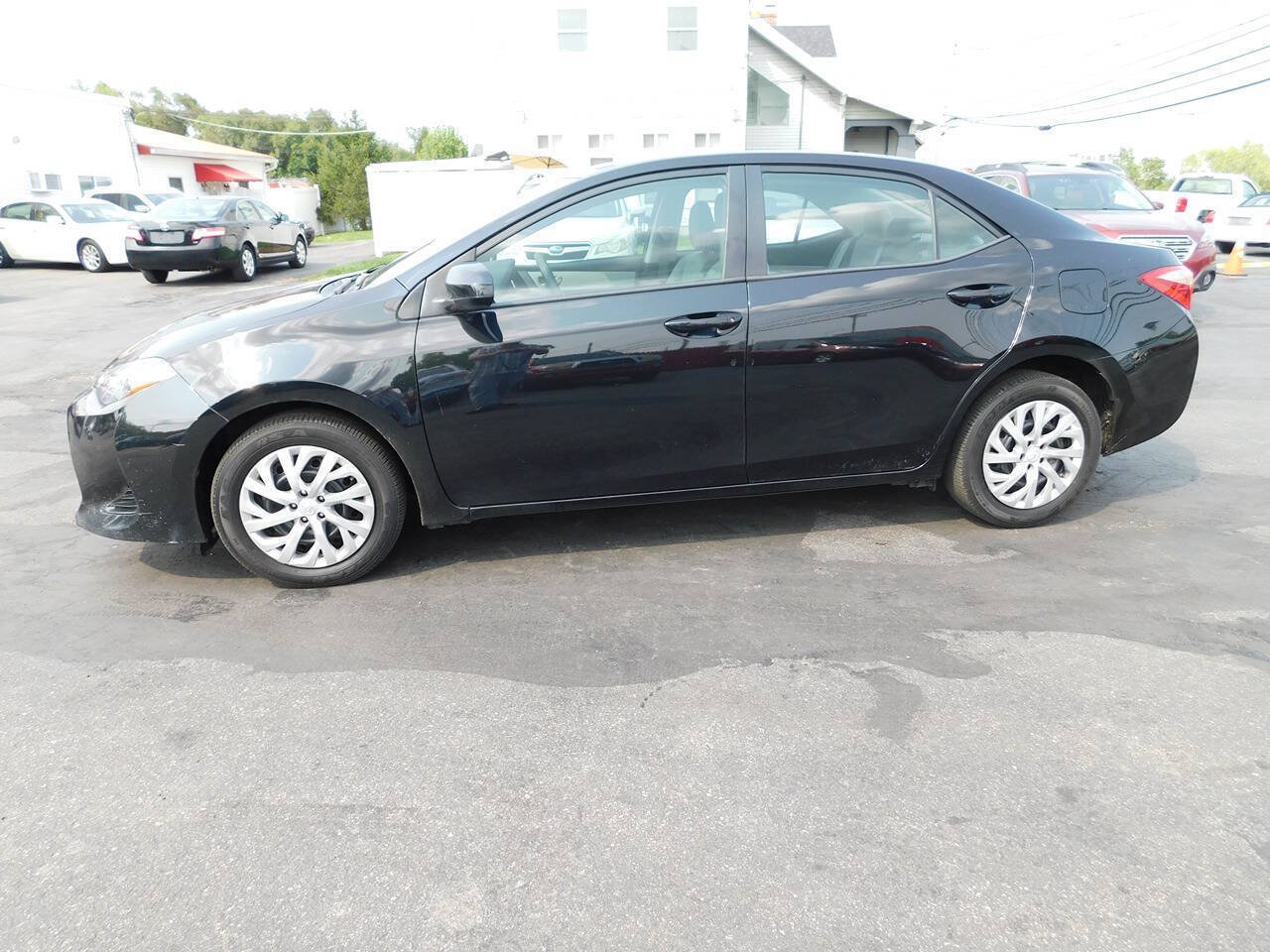 Used 2018 Toyota Corolla LE FWD image 6