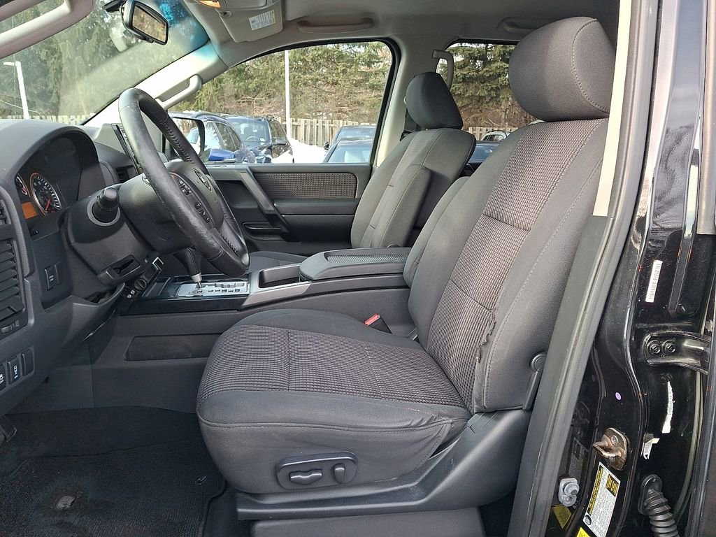 Used 2014 Nissan Titan SV w/ SV Value Truck Package image 9