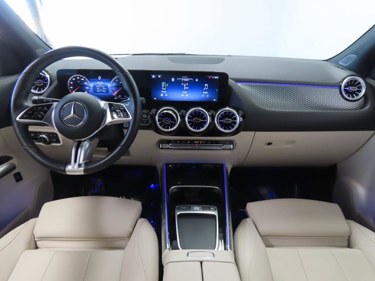 Used 2025 Mercedes-Benz GLA 250 image 12