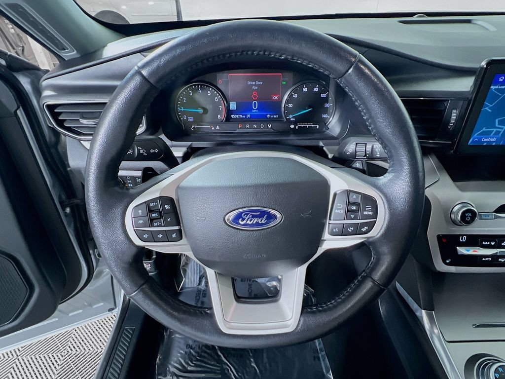 Used 2020 Ford Explorer XLT w/ Equipment Group 202A AWD/4WD image 10