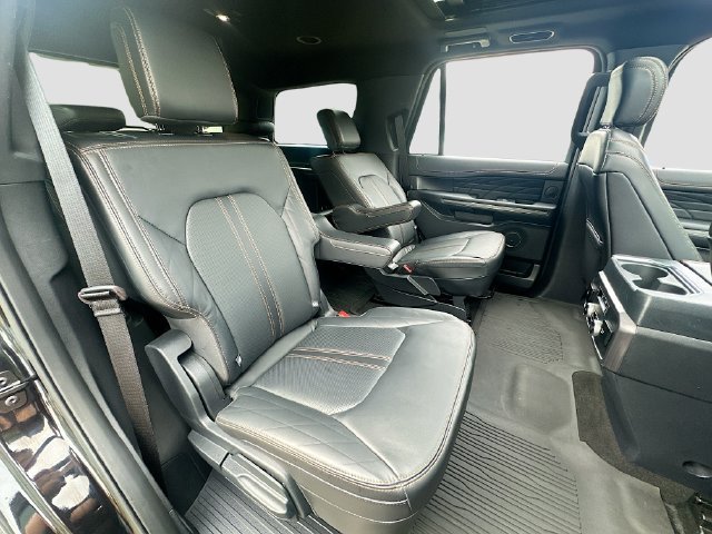 Used 2023 Ford Expedition Platinum AWD/4WD image 31