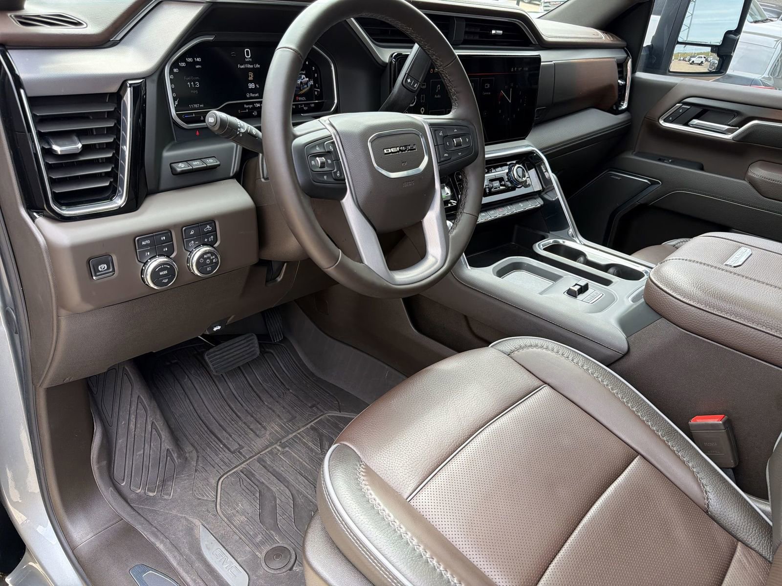 Used 2025 GMC Sierra 2500 Denali w/ Technology Package AWD/4WD image 10