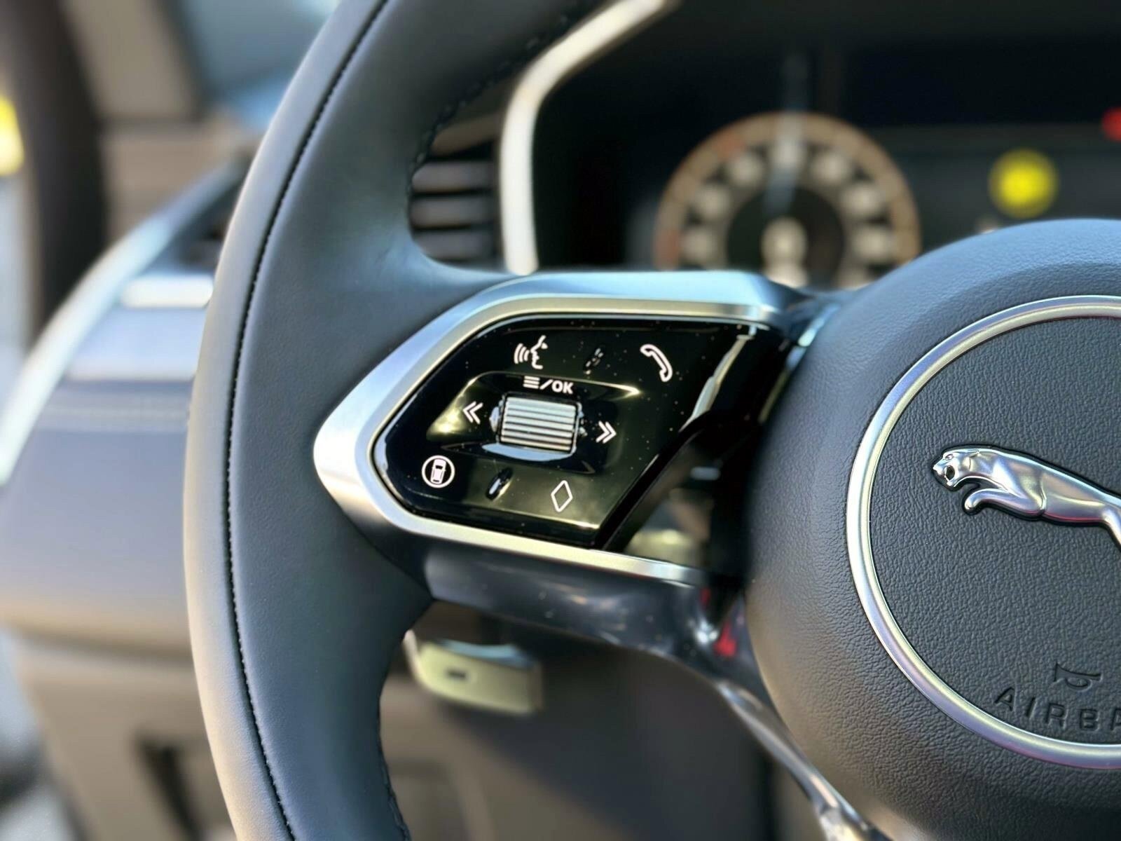 New 2026 Jaguar F-PACE R-Dynamic S AWD/4WD image 23