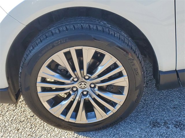 Used 2024 Toyota Venza Limited image 8