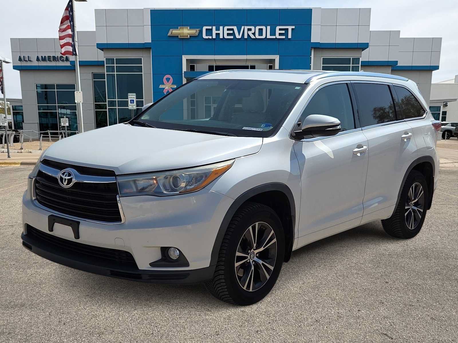 Used 2016 Toyota Highlander XLE AWD/4WD image 1