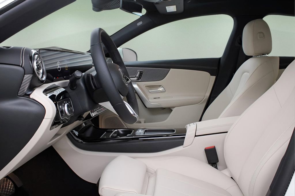 Used 2025 Mercedes-Benz CLA 250 image 11