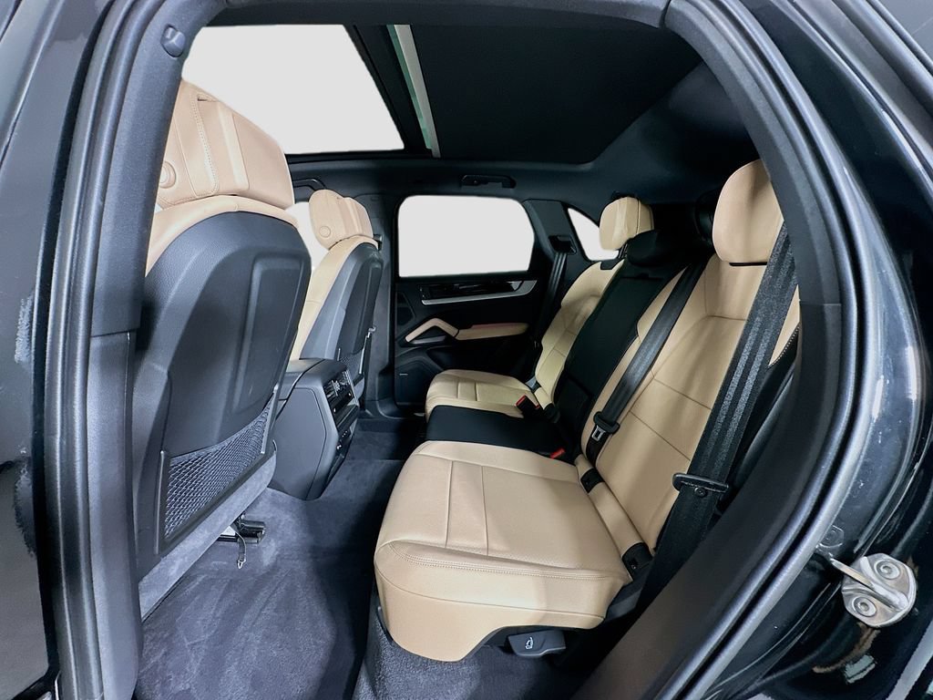 Certified 2025 Porsche Cayenne S AWD/4WD image 24