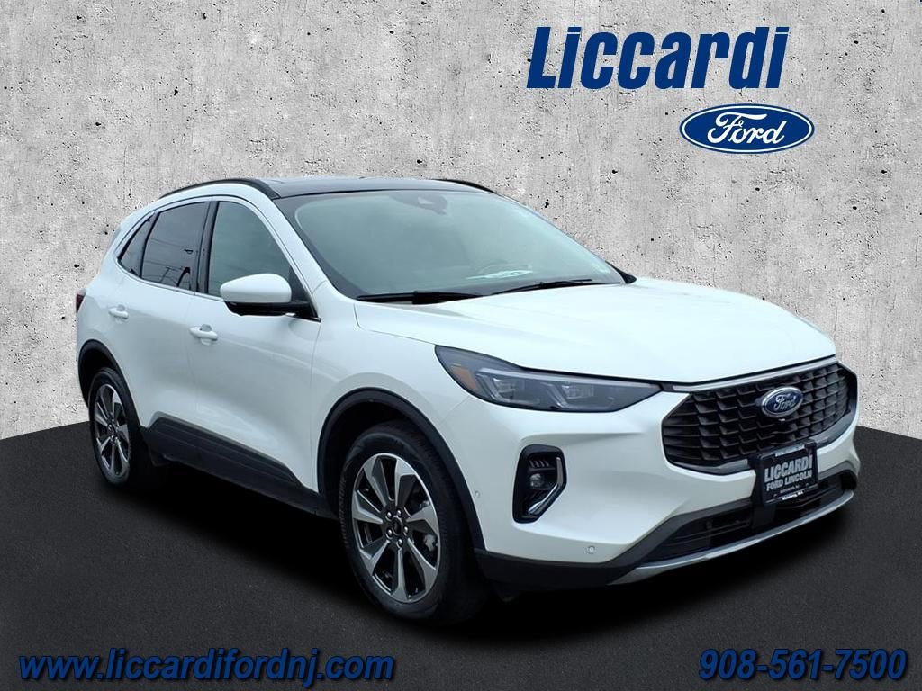 Certified 2023 Ford Escape Platinum w/ Premium Technology Package AWD/4WD image 1