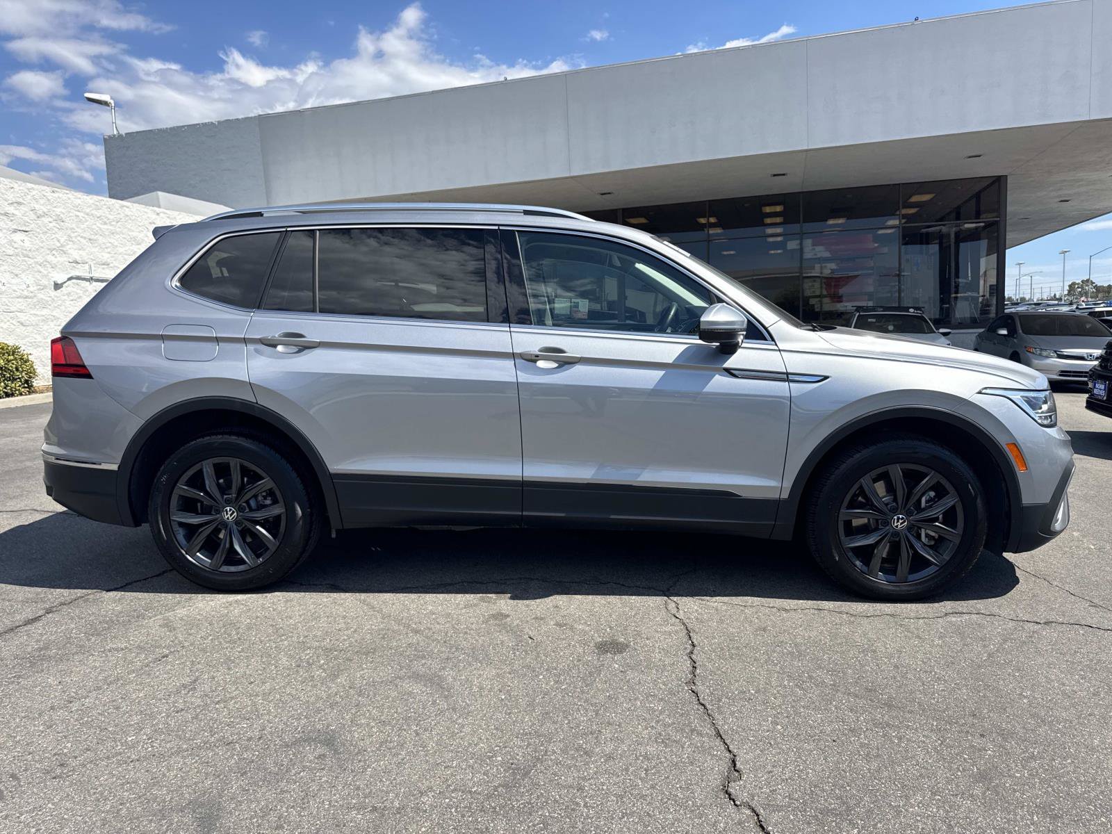 Certified 2024 Volkswagen Tiguan SE FWD image 6
