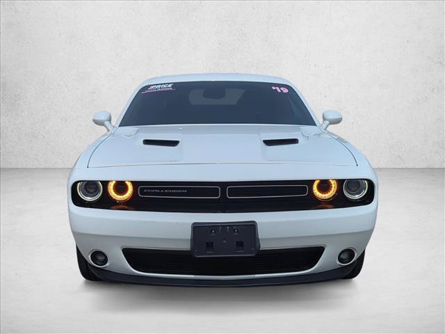 Used 2019 Dodge Challenger SXT RWD image 2