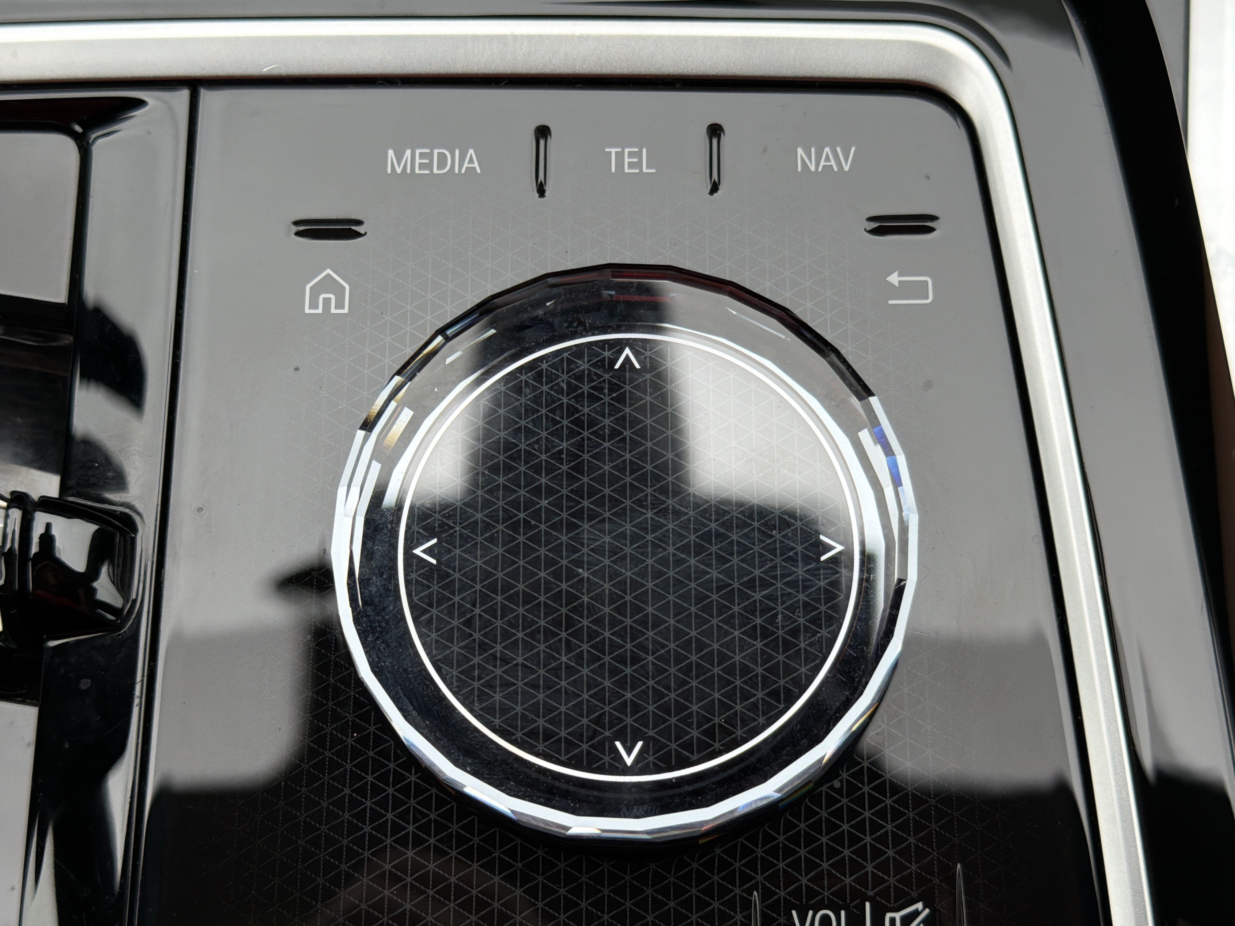 Certified 2026 BMW 740i xDrive AWD/4WD image 8