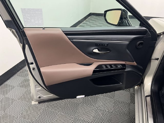 Used 2024 Lexus ES 350 w/ Premium Package FWD image 9