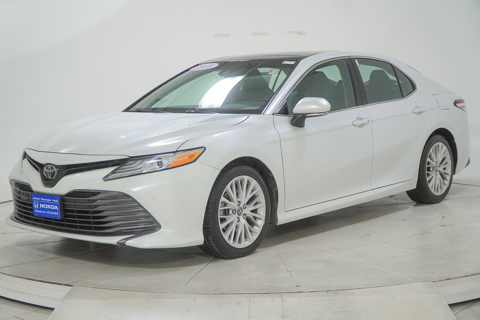Used 2018 Toyota Camry XLE image 4