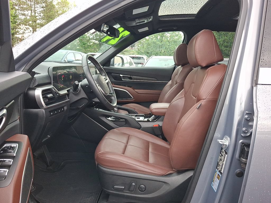 Certified 2024 Kia Telluride EX w/ EX Captain's Chair Package AWD/4WD image 3