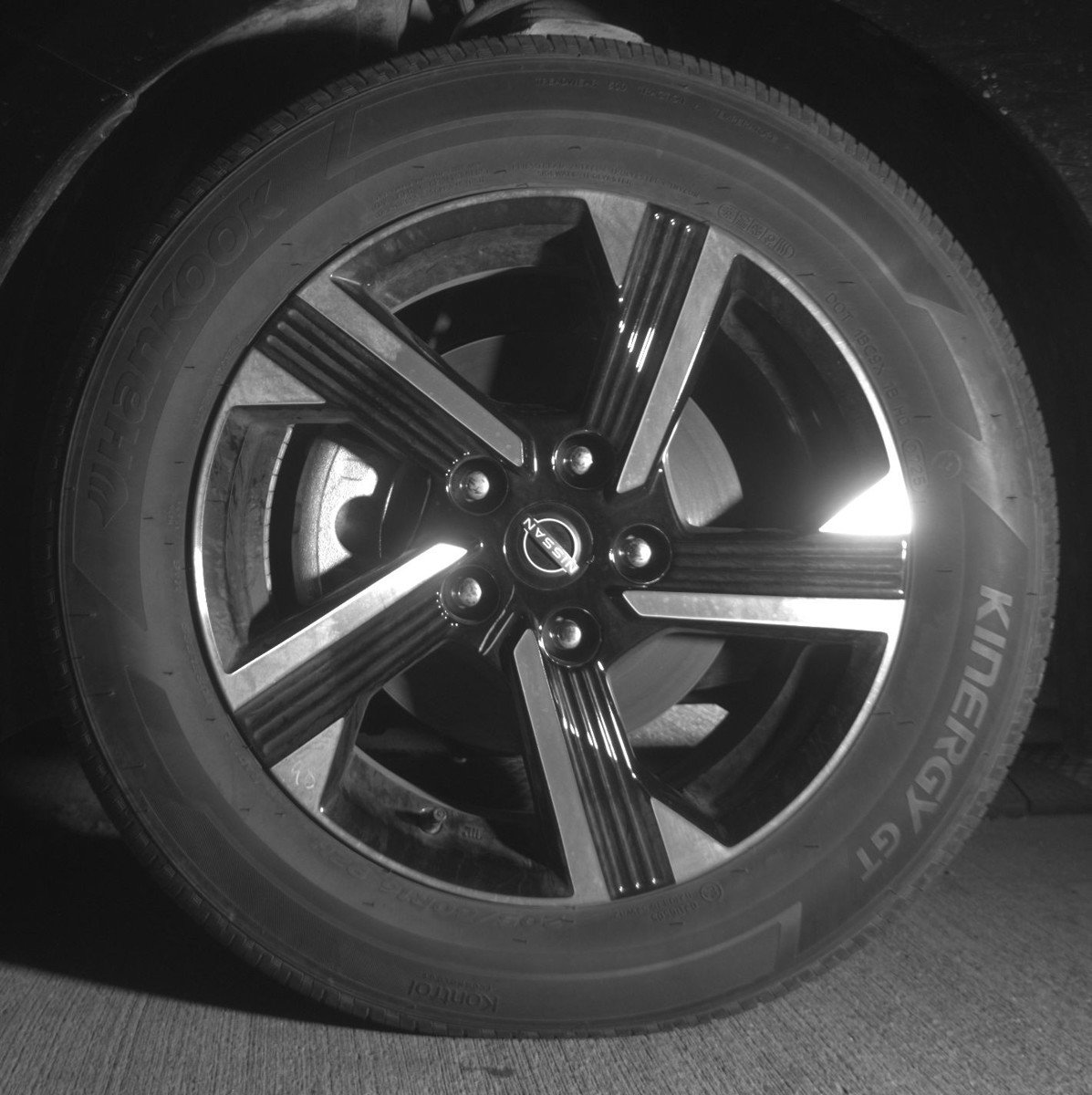Used 2025 Nissan Sentra SV FWD image 11