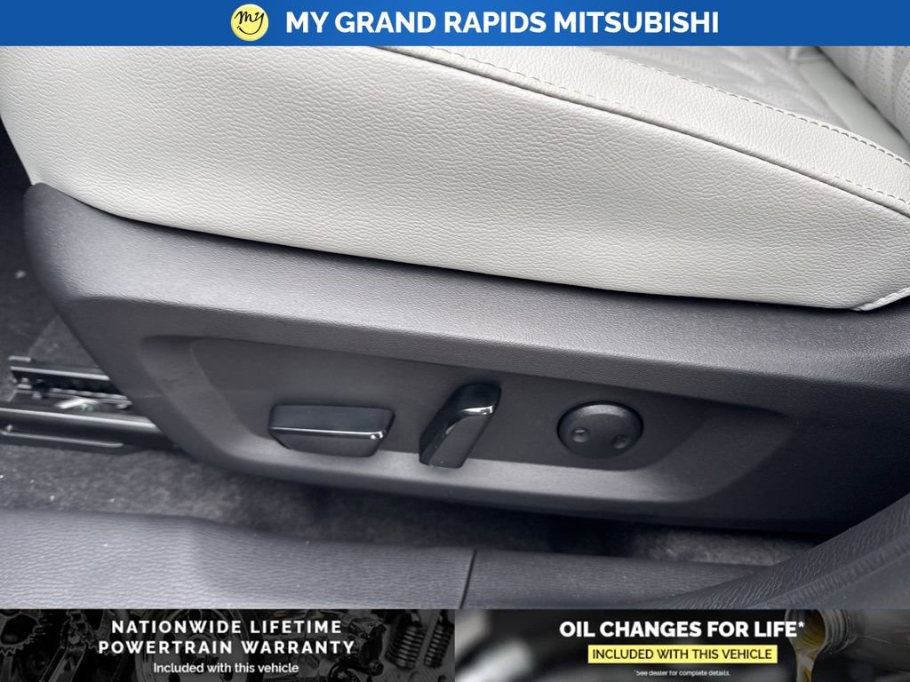 New 2026 Mitsubishi Outlander SEL image 14