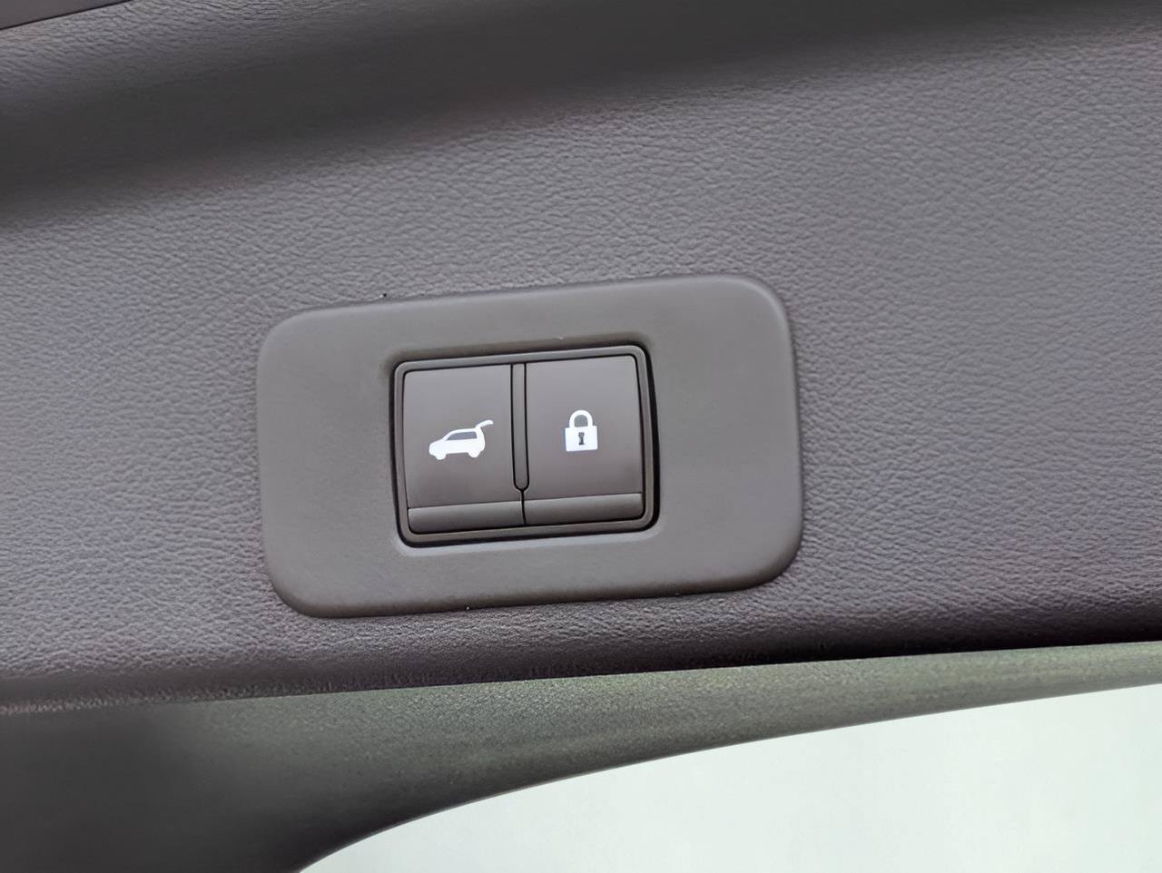 Used 2025 Nissan Murano SV AWD/4WD image 25