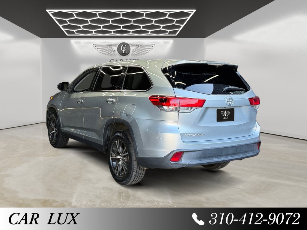Used 2019 Toyota Highlander LE FWD image 3