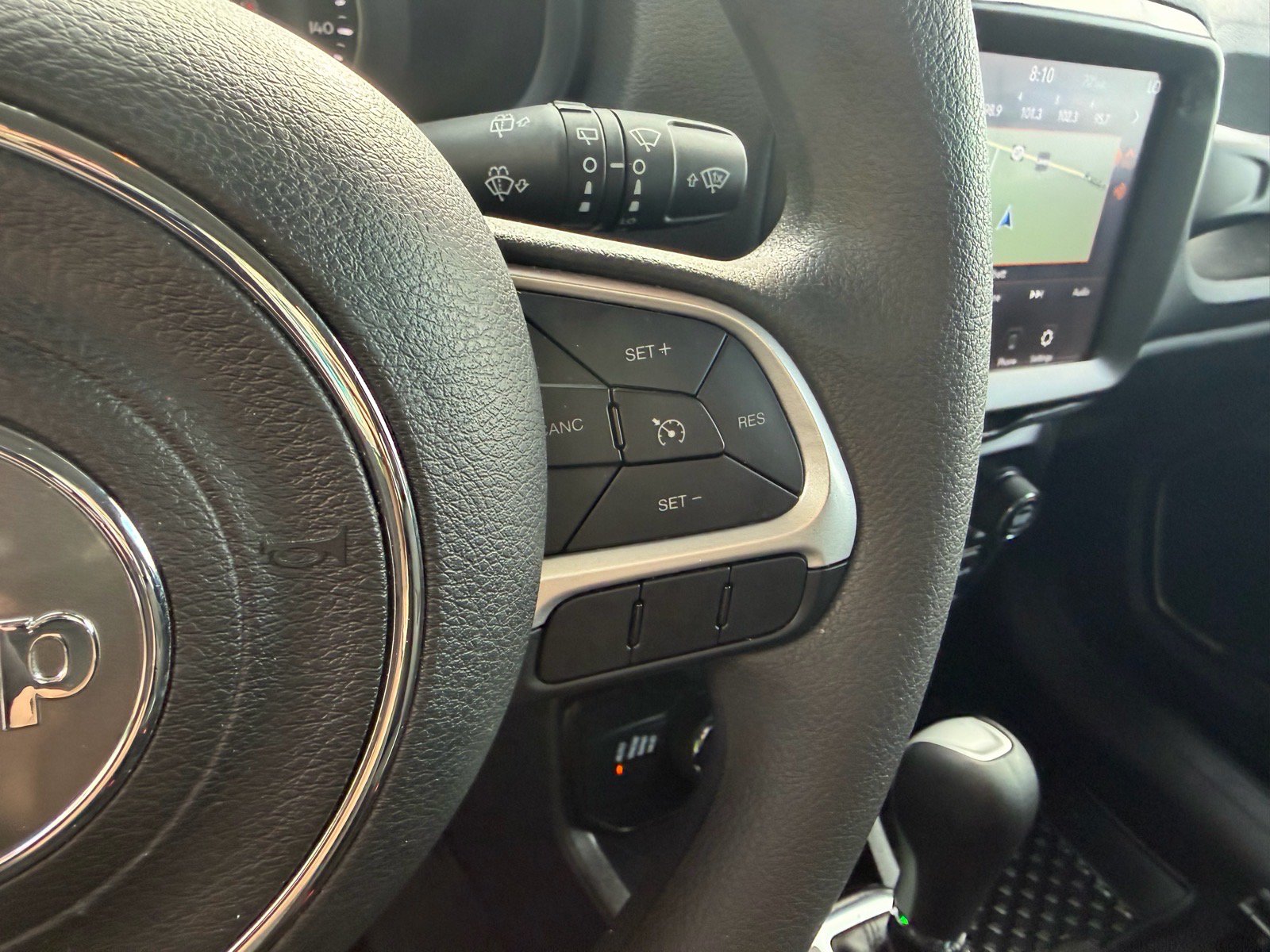 Used 2023 Jeep Renegade Latitude AWD/4WD image 30