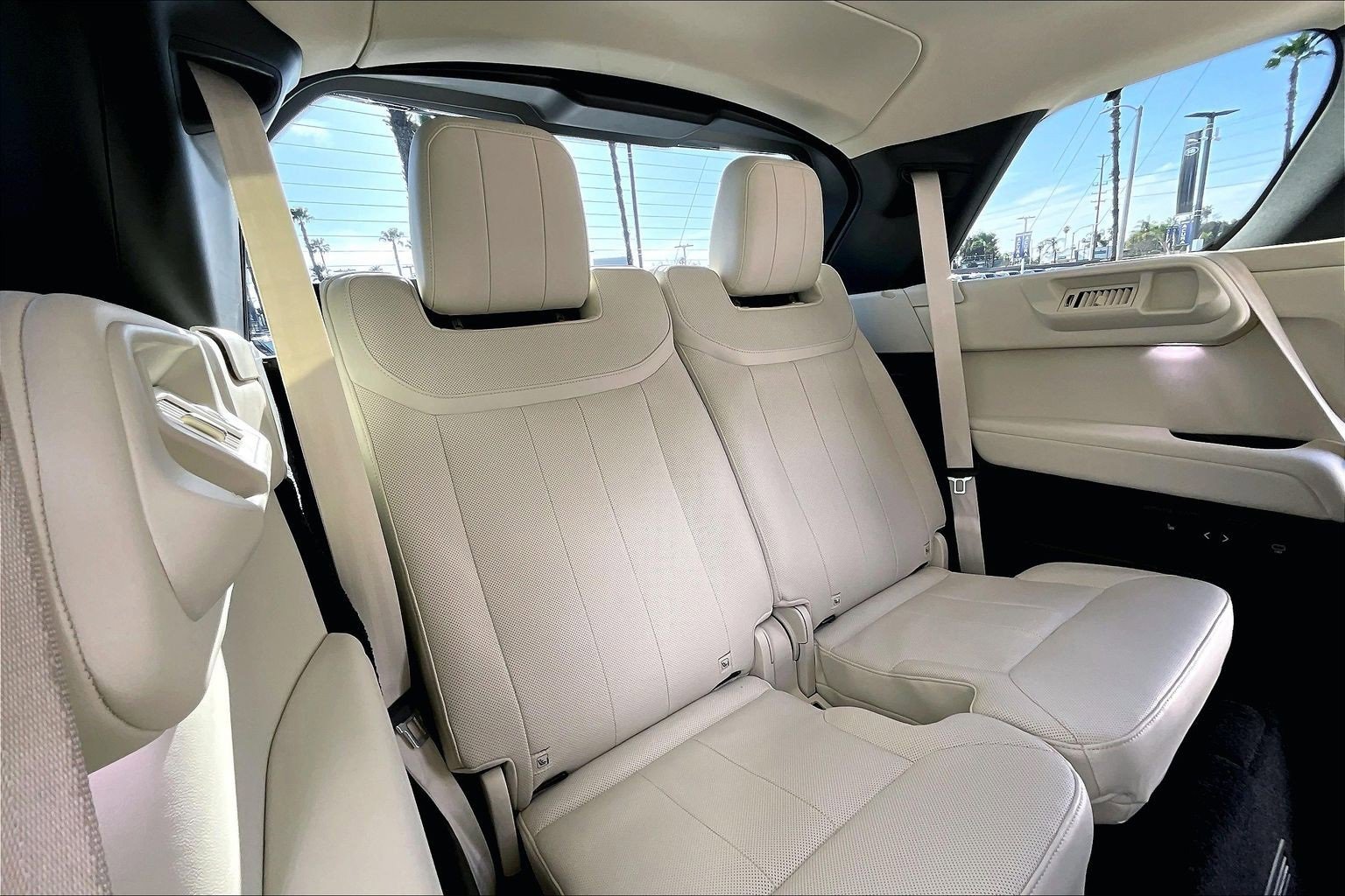 Used 2023 Land Rover Range Rover Long Wheelbase SE image 27