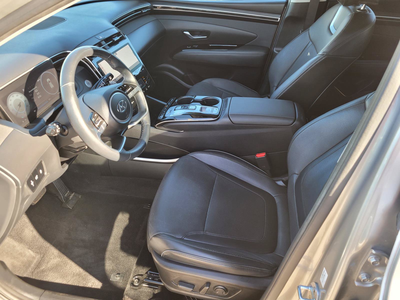 Used 2022 Hyundai Tucson Limited w/ Cargo Package FWD image 3