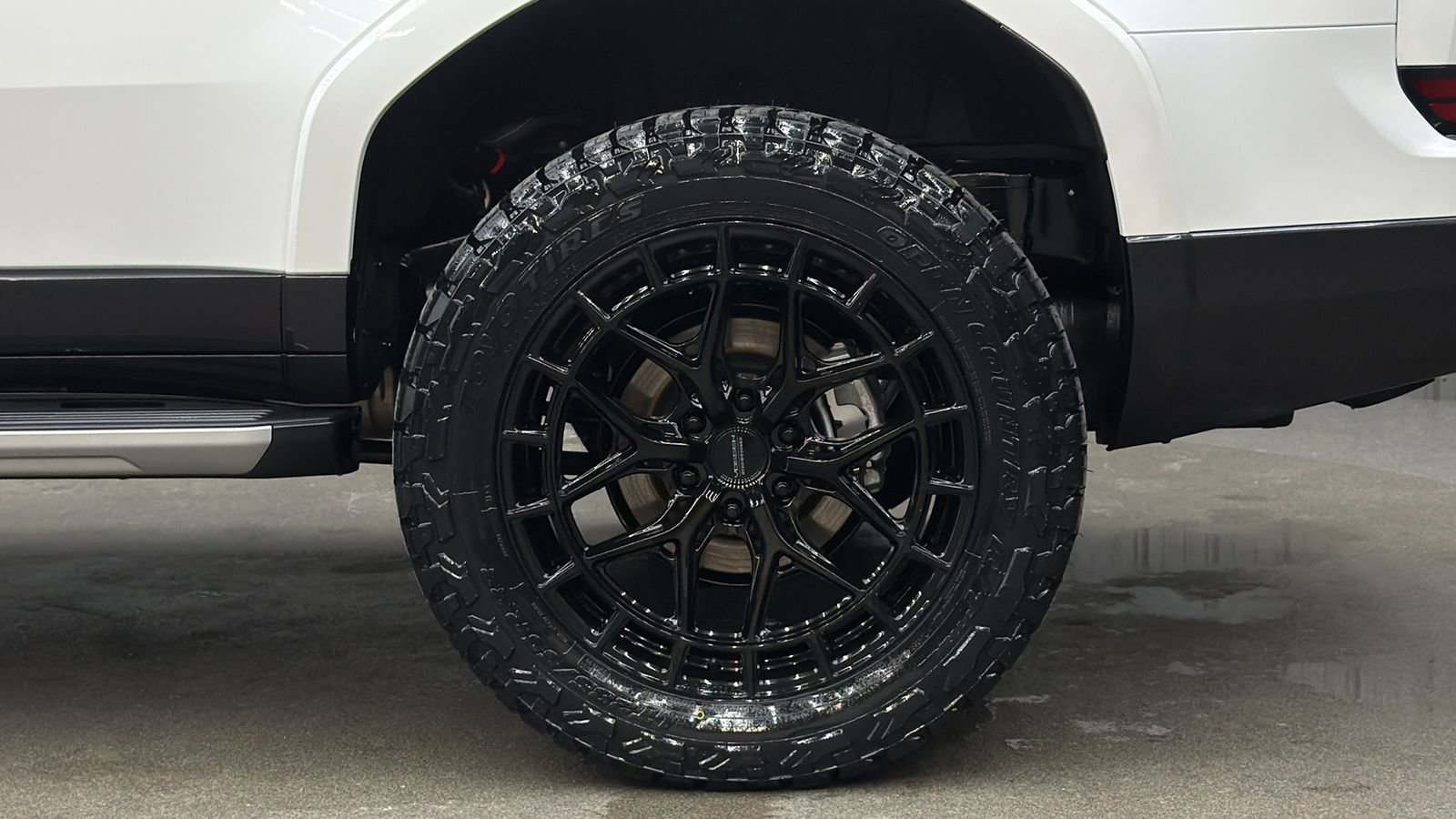 Used 2025 Lexus GX 550 w/ Accessory Package (Z1) image 12