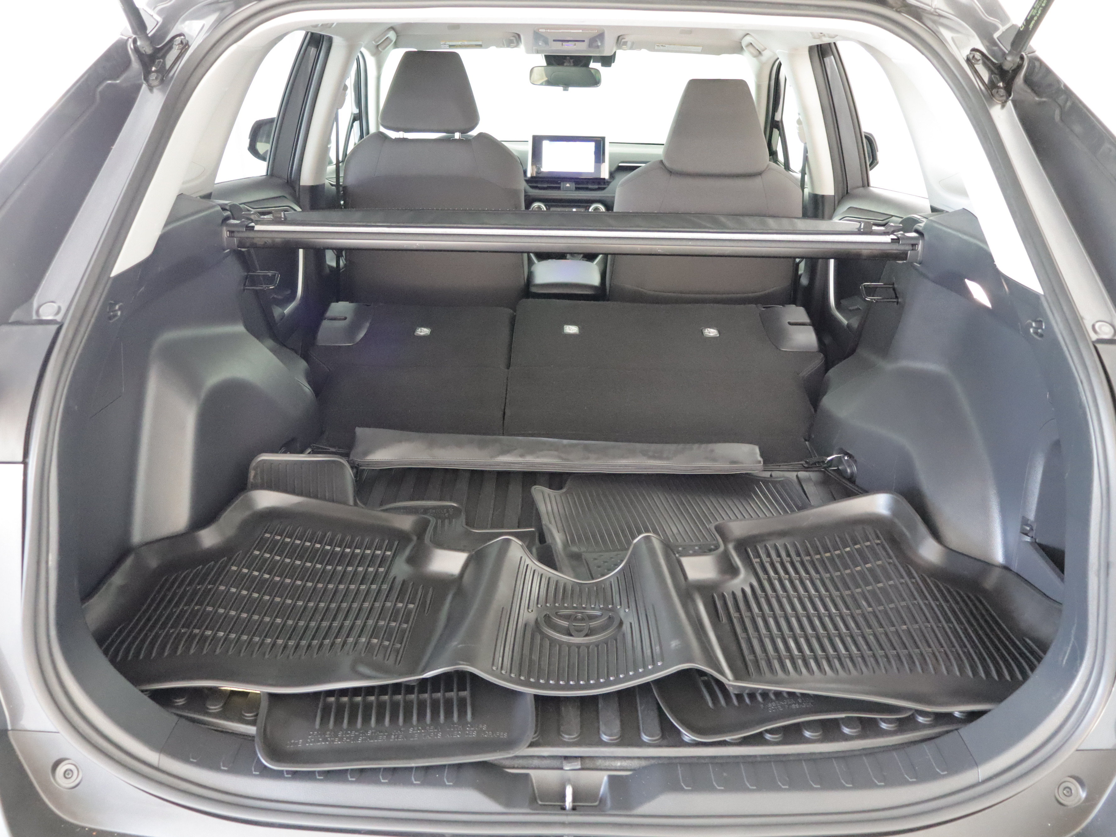 Used 2025 Toyota RAV4 XLE w/ Weather Package AWD/4WD image 21