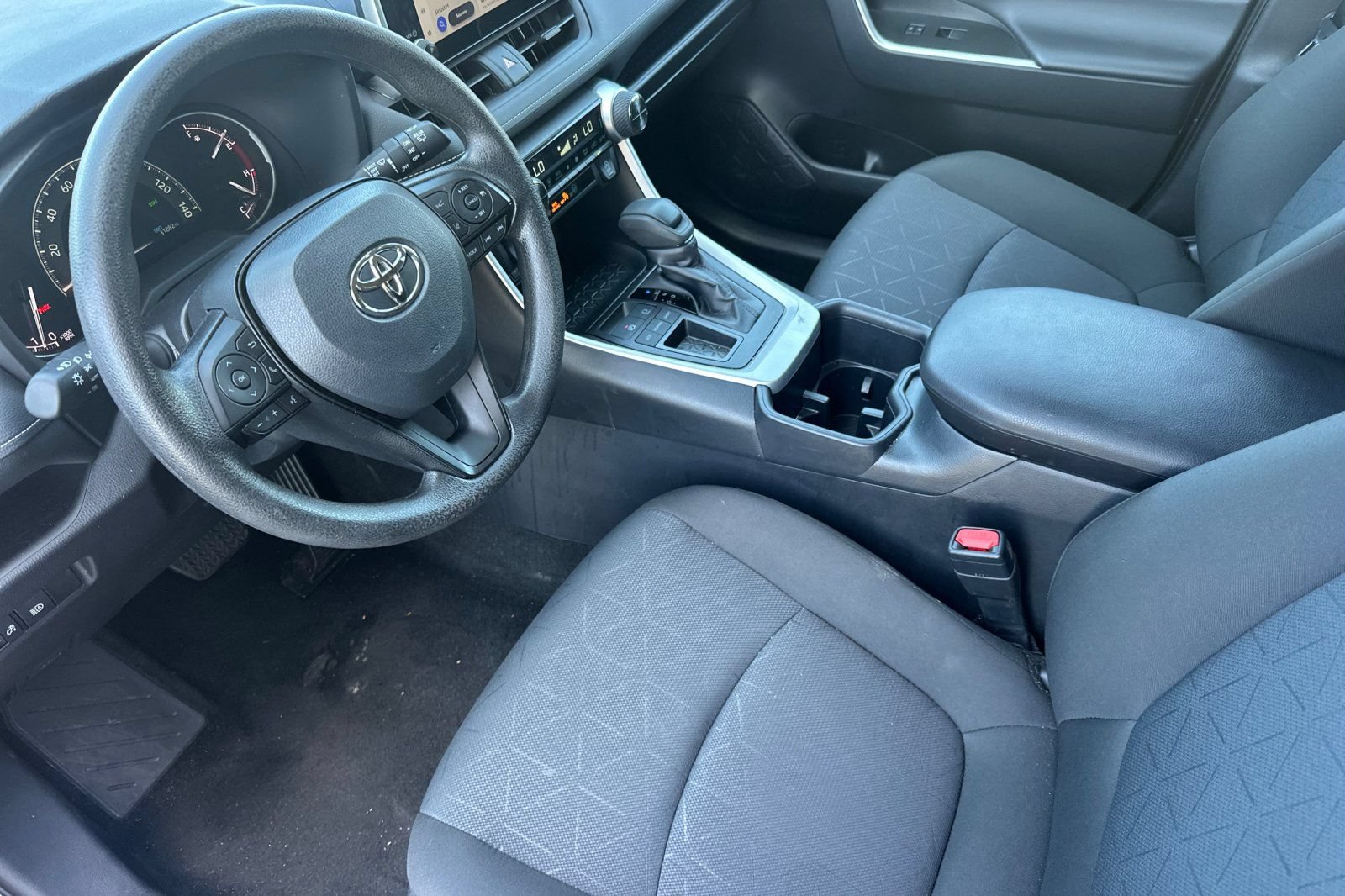 Used 2025 Toyota RAV4 XLE FWD image 10