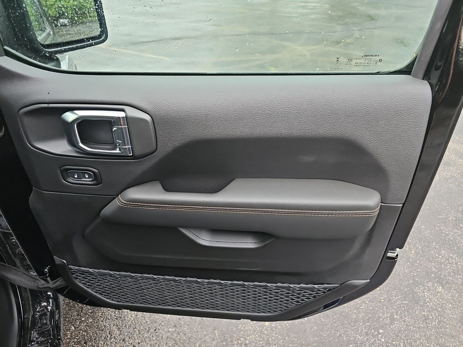 Used 2025 Jeep Wrangler Unlimited Sahara AWD/4WD image 14