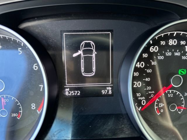 Used 2017 Volkswagen Golf S image 21