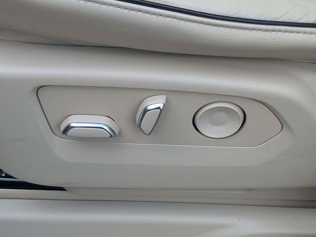 Used 2022 Cadillac Escalade Premium Luxury w/ LPO, Illumination Package image 22