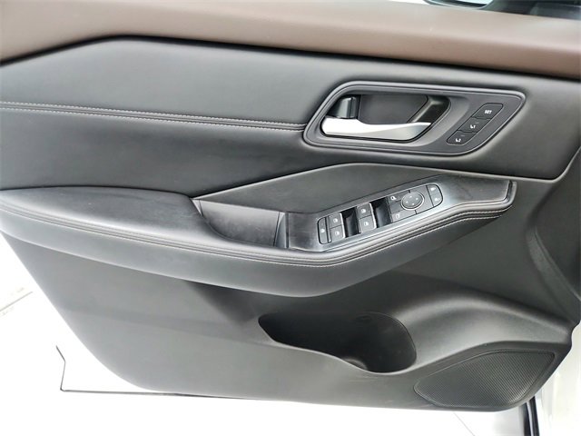 Used 2023 Nissan Rogue SL w/ SL Premium Package image 33