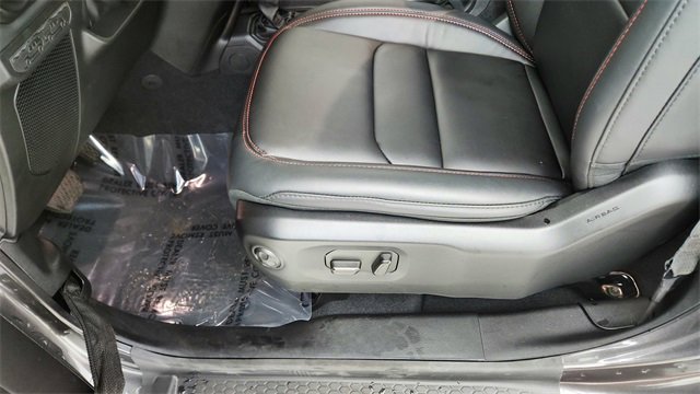 Used 2025 Jeep Wrangler Unlimited Rubicon image 34