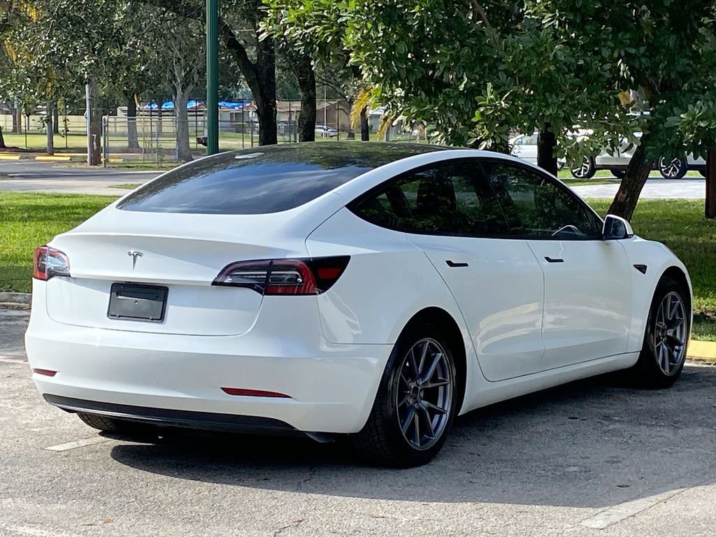 Used 2021 Tesla Model 3 Standard Range Plus image 9