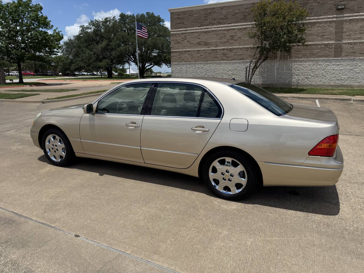 Used 2001 Lexus LS 430 RWD image 5