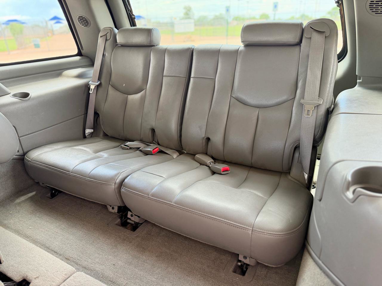 Used 2004 Chevrolet Tahoe LT w/ LT Preferred Equipment Group AWD/4WD image 12