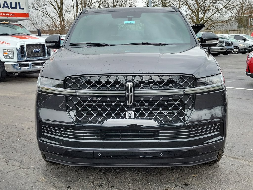 New 2026 Lincoln Navigator Reserve w/ Jet Appearance Package AWD/4WD image 2