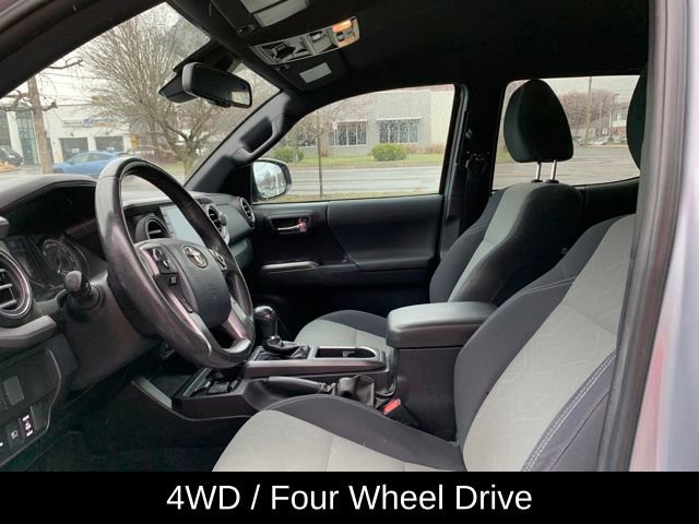 Used 2020 Toyota Tacoma TRD Off-Road w/ Technology Package image 15