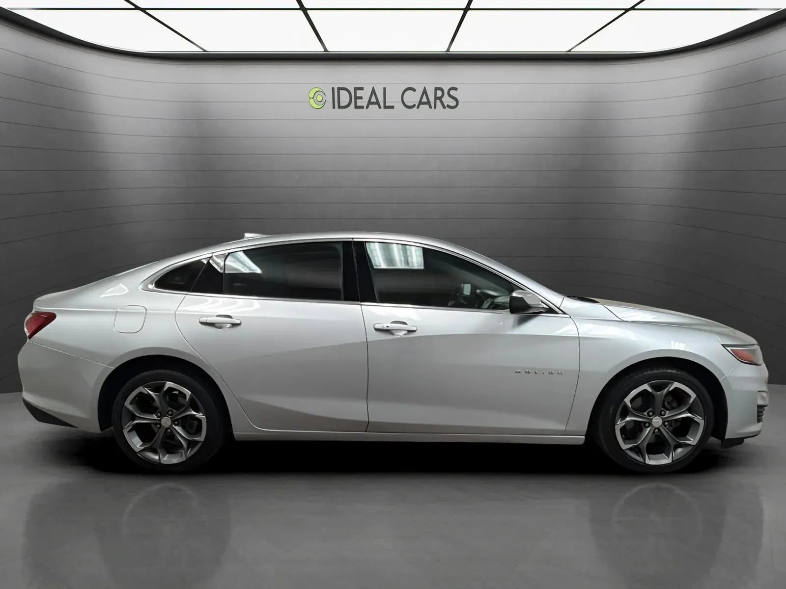 Used 2021 Chevrolet Malibu LT FWD image 4
