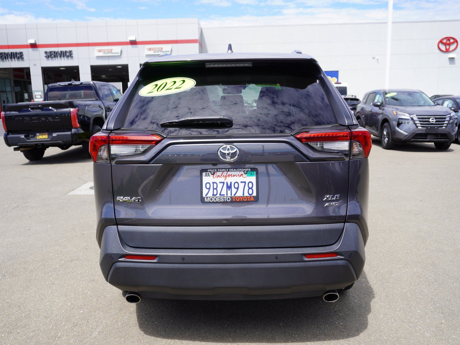 Used 2022 Toyota RAV4 XLE Premium AWD/4WD image 9