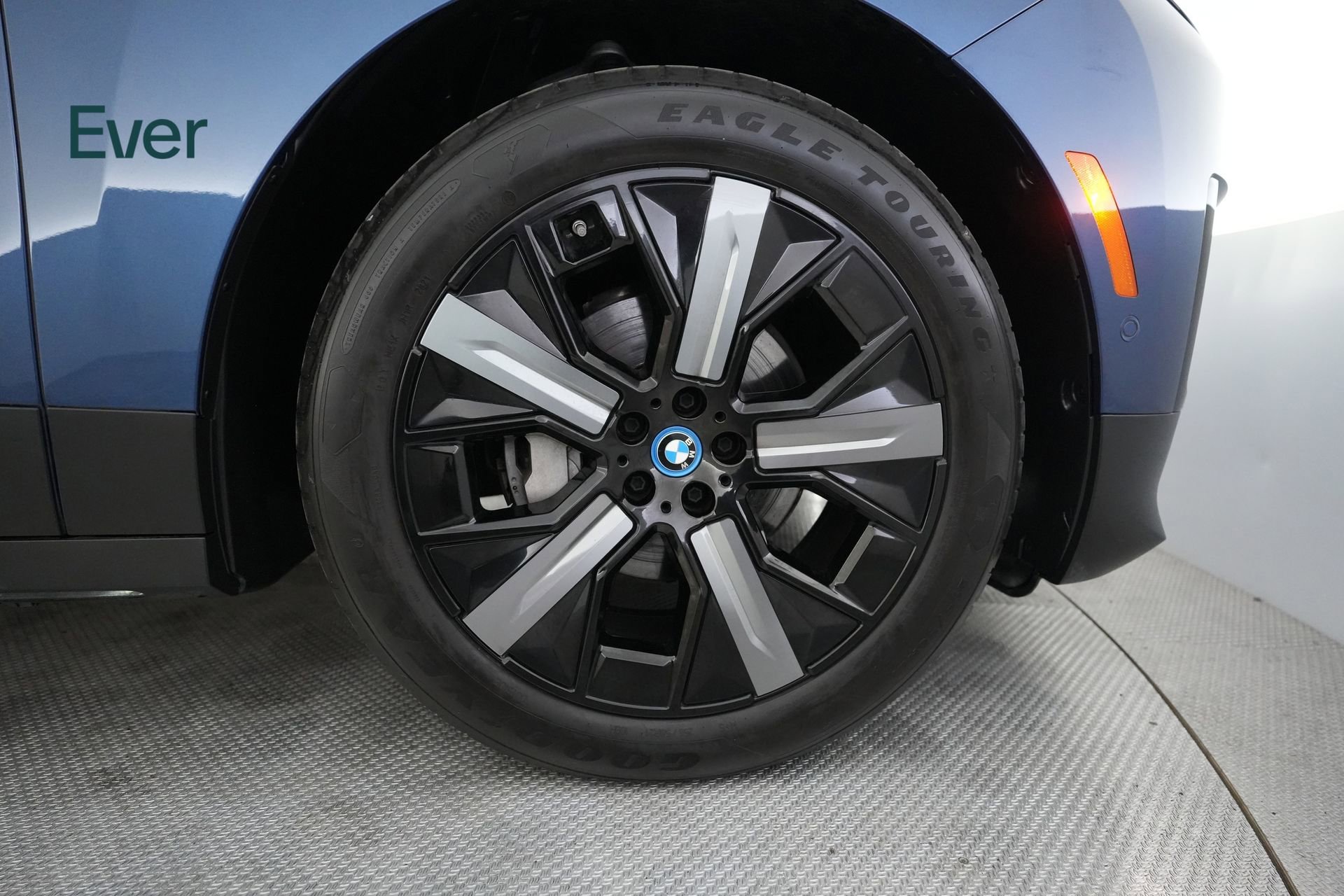Used 2022 BMW iX xDrive50 w/ Premium Package AWD/4WD image 20